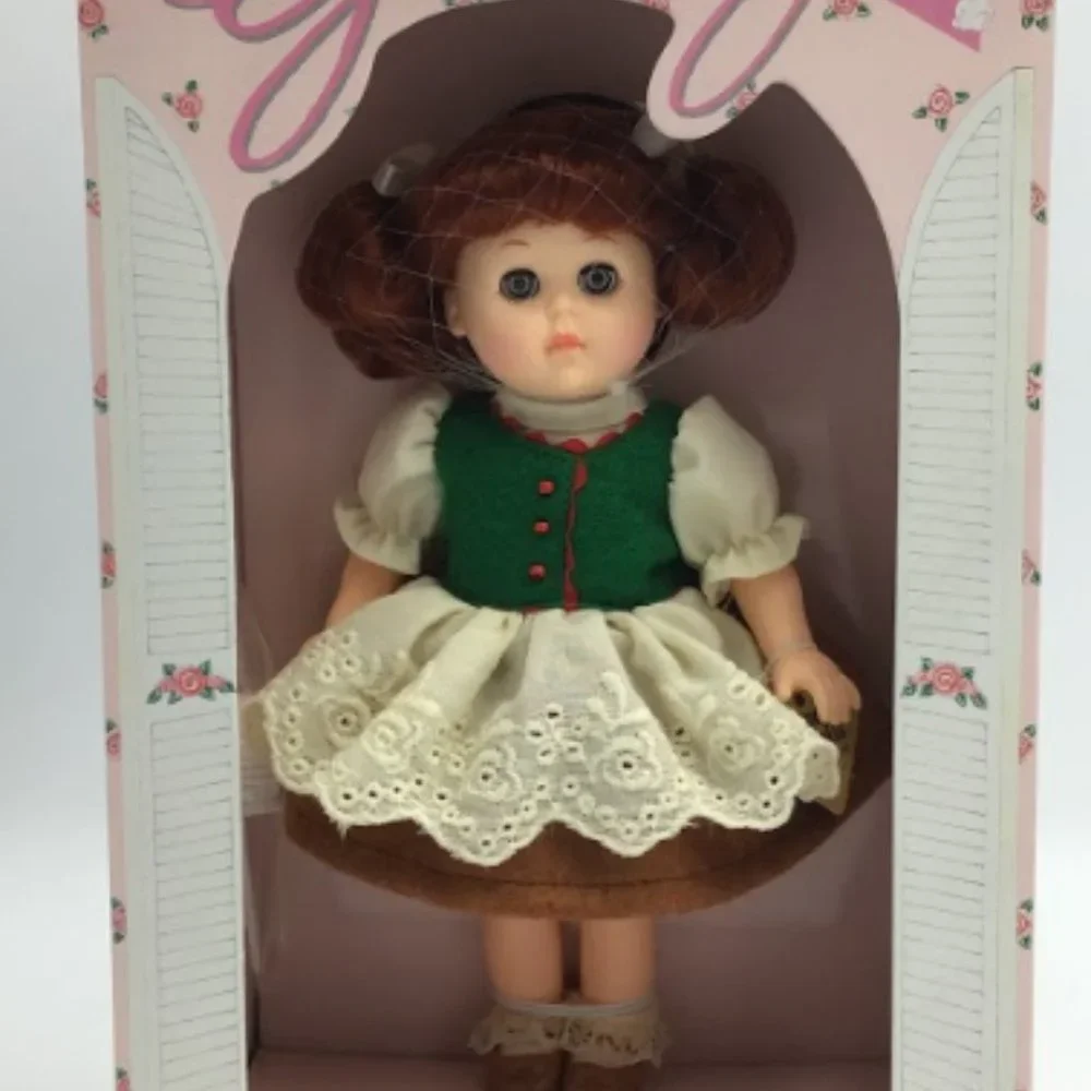 Ginny Vogue Beautiful Gretel 1984 Dakin Collectible Ornamental Character Display - Picture 8 of 12